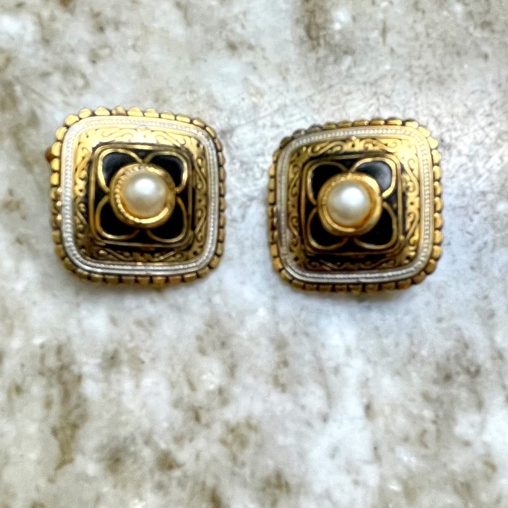 Vintage Gold/Black/Pearl Clip on Earrings